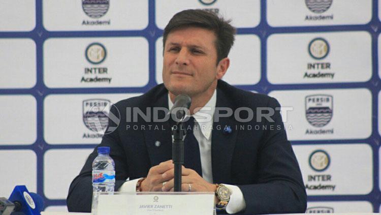 Javier Zanetti dalam konferensi pers terkait kedatangannya dalam launching Akademi Persib Bandung.