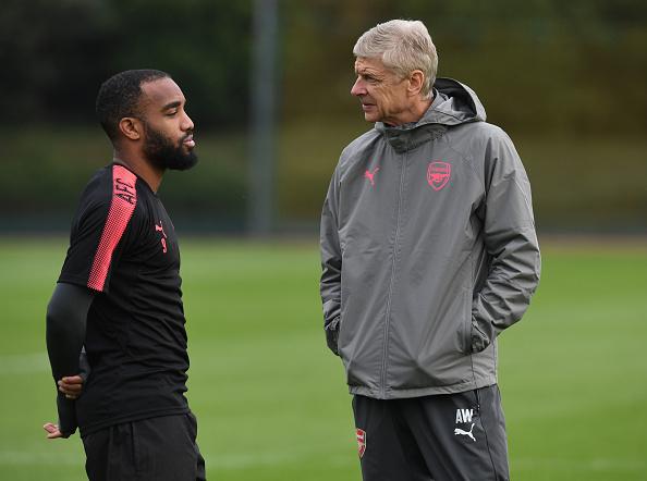 Arsene Wenger dan Lacazette di sesi latihan Arsenal Copyright: Getty Images