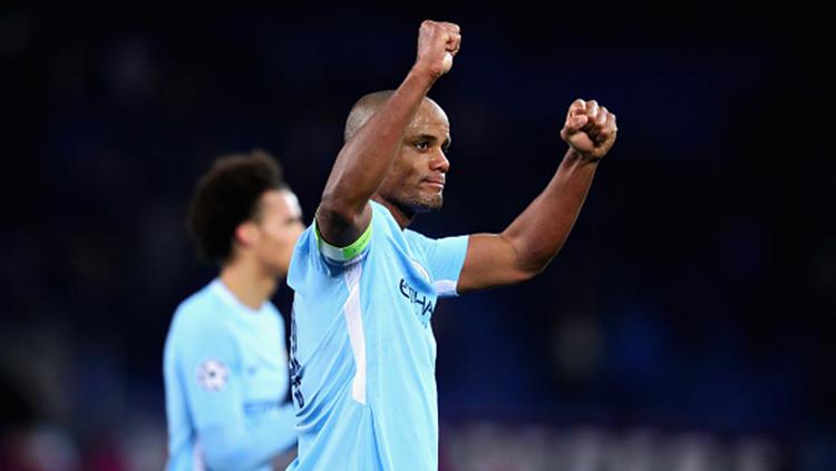 Vincent Kompany usai pertandingan melawan Basel. Copyright: INDOSPORT