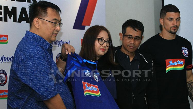 Arema FC jalin kerjasama dengan produk makanan mie instan. Copyright: Ian Setiawan/INDOSPORT