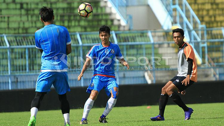 Uji coba Arema FC vs Persekam Metro FC Copyright: INDOSPORT/Ian Setiawan