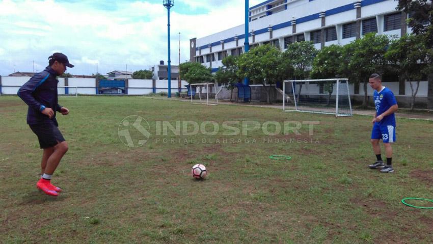 Kim Jeffrey Kurniwan (Persib Bandung) sudah mulai berlatih. Copyright: Arif Rahman/Indosport.com