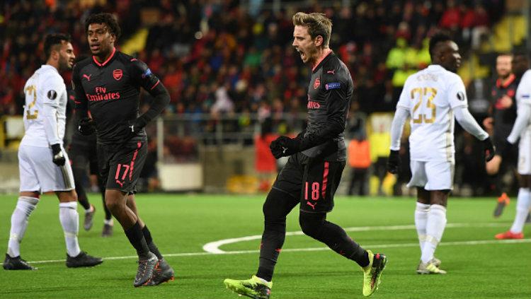 Nacho Monreal berselebrasi setelah mencetak gol melawan Ostersunds di 32 Besar Liga Europa. Copyright: INDOSPORT