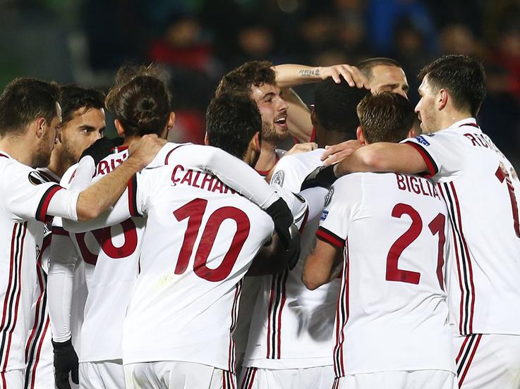 AC Milan merayakan gol Cutrone ke gawang Ludogorets. Copyright: INDOSPORT