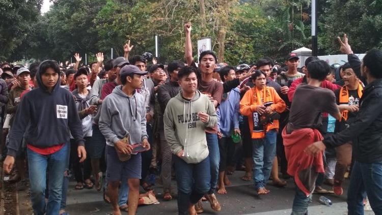 Situasi terkini Jakmania di Stadion GBK jelang final Piala Presiden 2018. Copyright: Istimewa