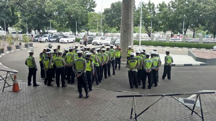 Ditlantas PMJ pengamanan kegiatan Final sepakbola di Stadion GBK Senayan. Copyright: TMC Polda Metro Jaya