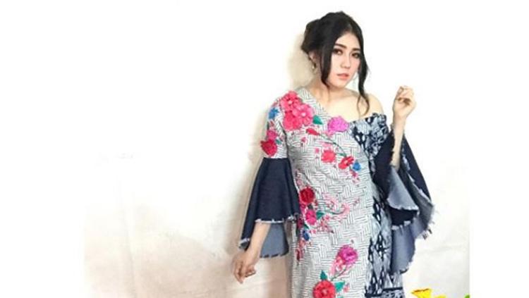 Penyanyi dangdut, Via Vallen akan akan tampil di pembukaan final Piala Presiden 2018. - INDOSPORT