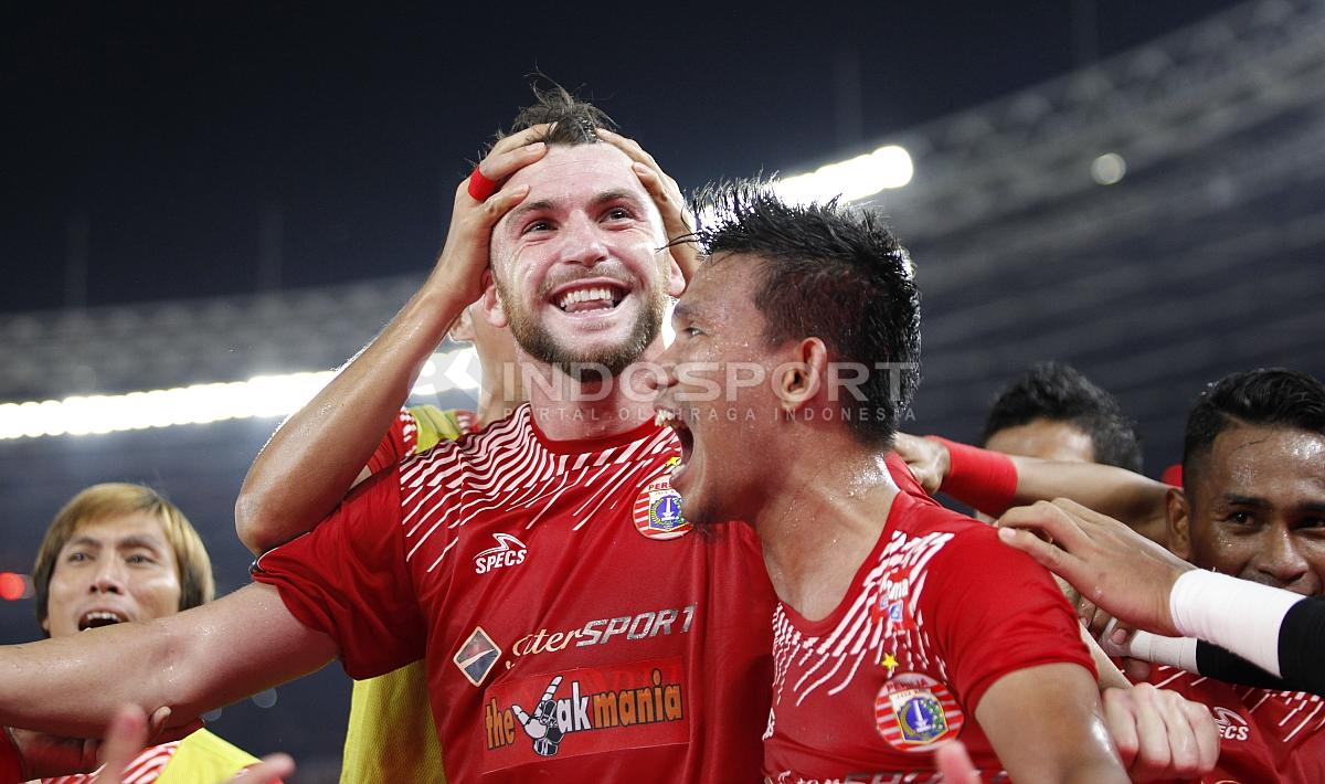 Marko Simic merayakan gol yang dicetaknya ke gawang Bali United bersama rekan-rekan setimnya.