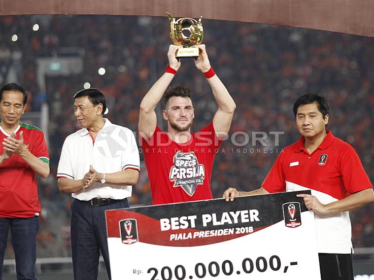 Marko Simic menyabet gelar individu Pemain Terbaik Piala Presiden 2018. Copyright: Herry Ibrahim/INDOSPORT