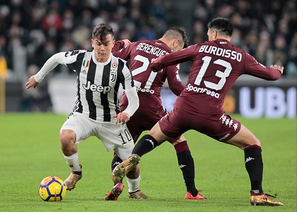 Dybala mendapat pengawalan ketat dari pemain Torino Copyright: Getty Images