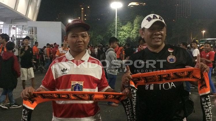 Azhari dan Farhan, Jakmania yang datang ke GBK Copyright: Lanjar Wiratri/INDOSPORT