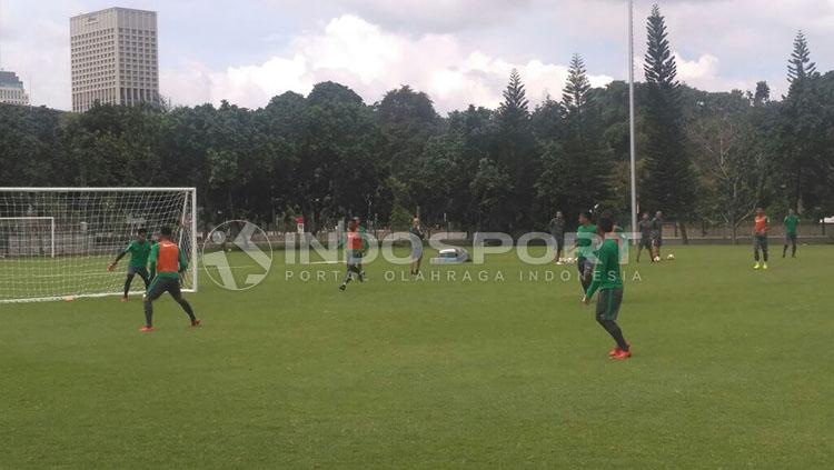 Latihan Timnas U-23 di Lapangan ABC Copyright: Petrus Manus Da Yerrimon/INDOSPORT