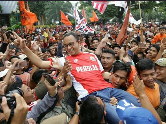 Anies Baswedan diarak The Jakmania Copyright: twitter @aniesbaswedan