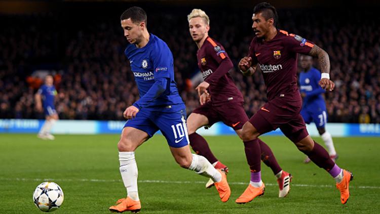 Eden Hazard (kiri) terus dijaga ketat oleh  Ivan Rakitic dan Paulinho Copyright: INDOSPORT