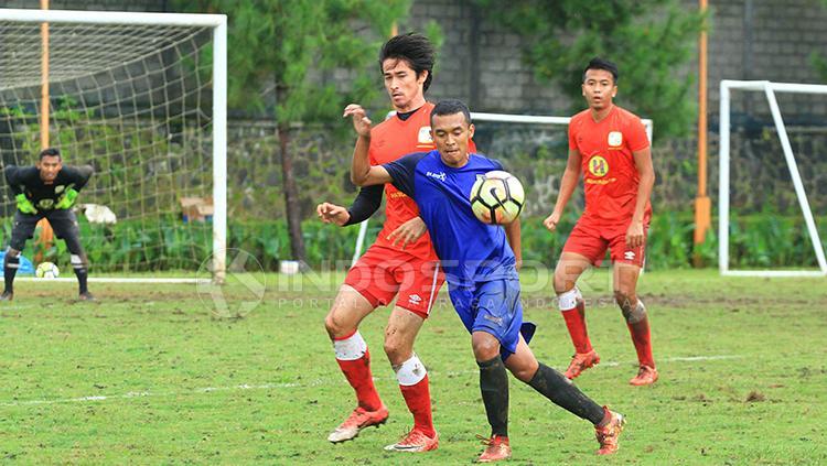 Gavin Kwan Adsit di sebuah laga uji coba Barito Putera. Copyright: Ian Setiawan/INDOSPORT