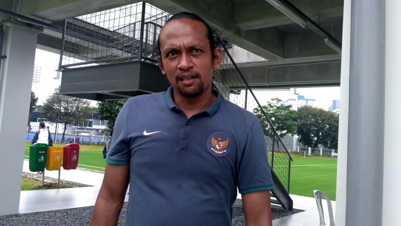 Pelatih kiper klub Liga 1 Persita Tangerang, Mukti Ali Raja mengatakan ada hukuman yang menanti tiga anak asuhnya jika tak menjalankan latihan selama masa libur kompetisi. - INDOSPORT