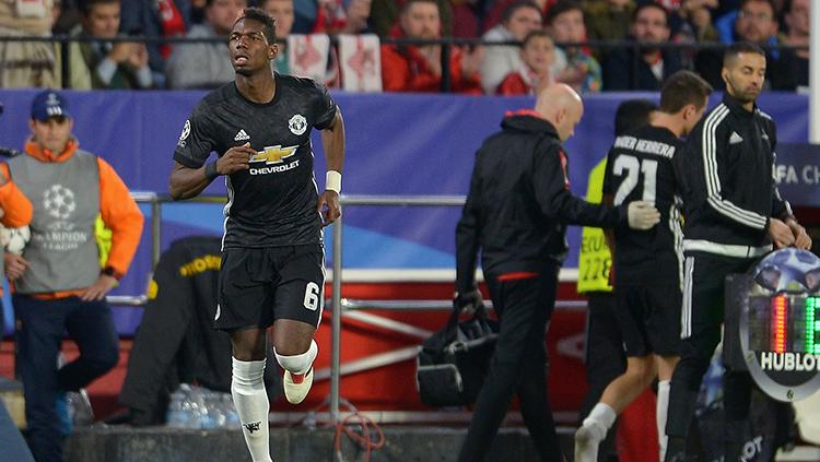 Paul Pogba masuk ke lapangan menggantikan Ander Herrera yang mengalami cedera. Copyright: INDOSPORT