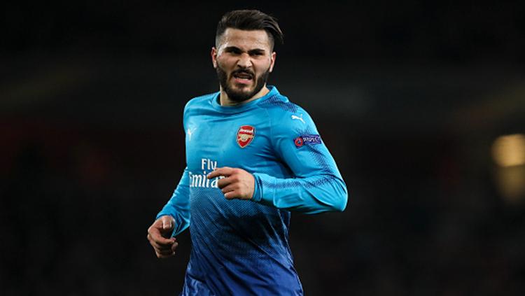 Arsenal selangkah lagi menyingkirkan bek kirinya, Sead Kolasinac. Bintang Bosnia Herzegovina itu akan segera bergabung dengan klub Bundesliga Jerman, Schalke.