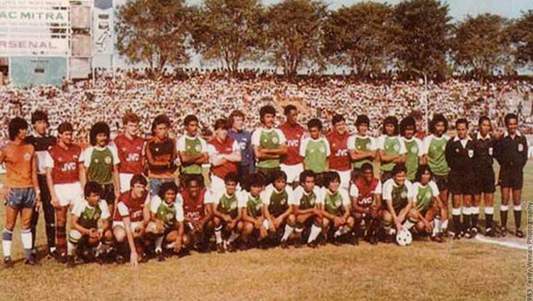 Mengenang kembali kisah kehebatan NIAC MItra kala sukses menekuk Arsenal dalam laga persahabatan di Surabaya, 1983. - INDOSPORT