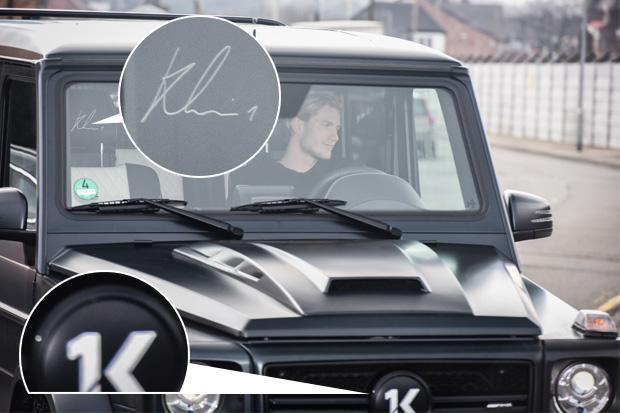 Loris Karius mengendarai mobil barunya. Copyright: The Sun