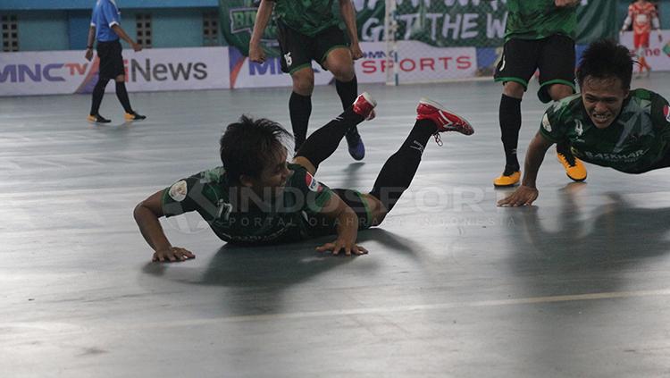 Selebrasi gol oleh Catur Satriawan. Copyright: Fitra Herdian/INDOSPORT