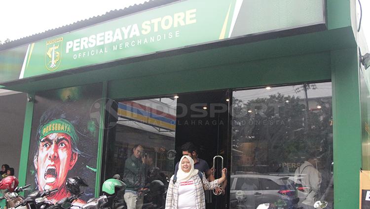 Persebaya Store. Copyright: Fitra Herdian/INDOSPORT