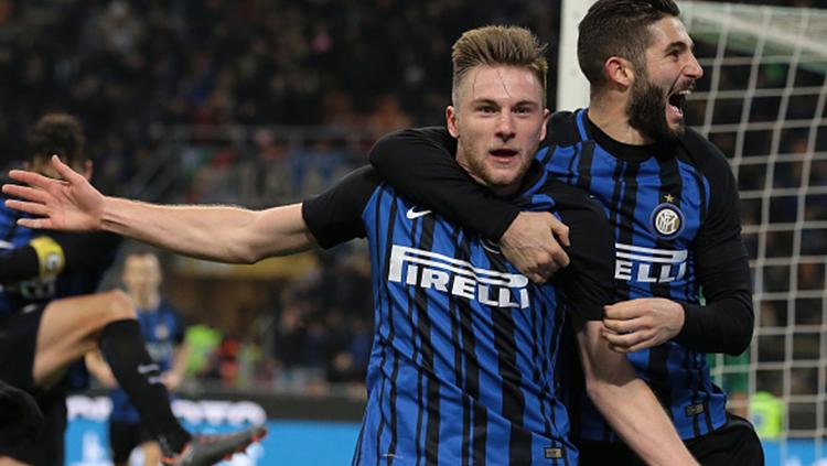 Milan Skriniar turut menyumbang gol dalam kemenangan Inter Milan atas Benevento. Copyright: INDOSPORT