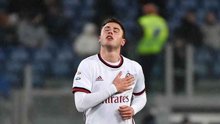 Davide Calabria berlebrasi setelah menciptakan gol bagi AC Milan melawan AS Roma. Copyright: INDOSPORT