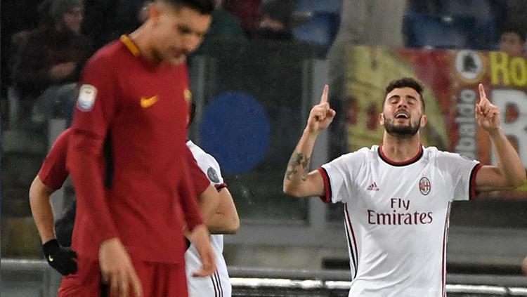 Patrick Cutrone berlebrasi setelah mencetak angka saat melawan AS Roma. Copyright: INDOSPORT