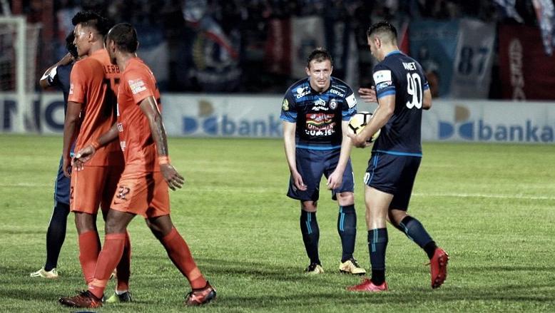 Arema FC vs Borneo FC Copyright: Twitter@AremafcOfficial