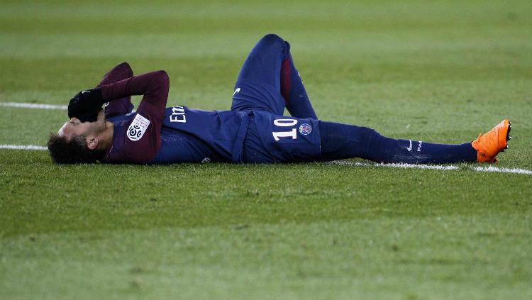 Neymar mengalami cedera di pertandingan PSG vs Marseille Copyright: Sports Illustrated