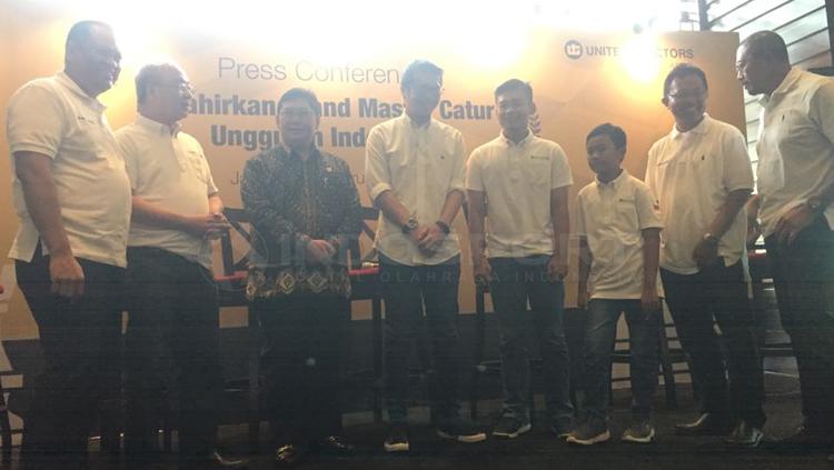 United Tractors dukung dua atlet muda catur untuk meraih Grand Master Catur.