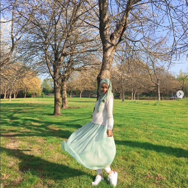 Pose cantik Darina Kamal. Copyright: Instagram@Darina Kamal