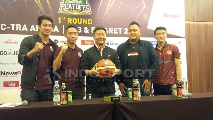 Garuda Bandung dan BSB Hangtuah dalam jumpa pers. Copyright: Arif Rahman/INDOSPORT