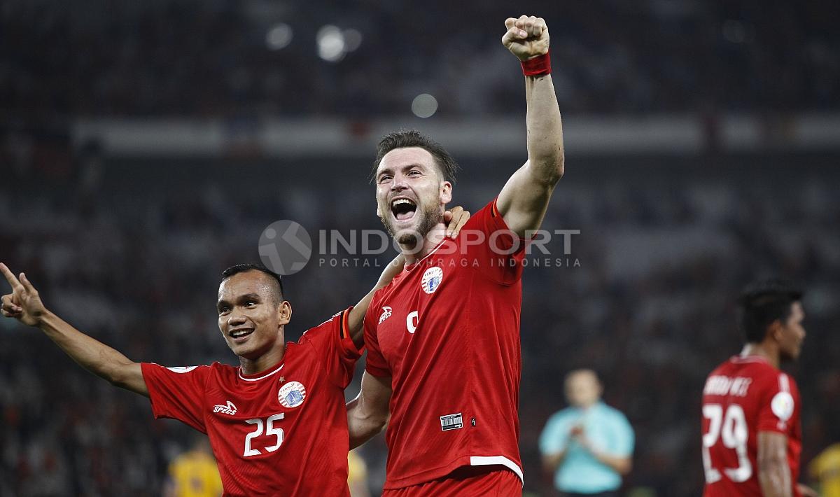 Marko Simic merayakan gol bersama Riko Simanjuntak. Herry Ibrahim