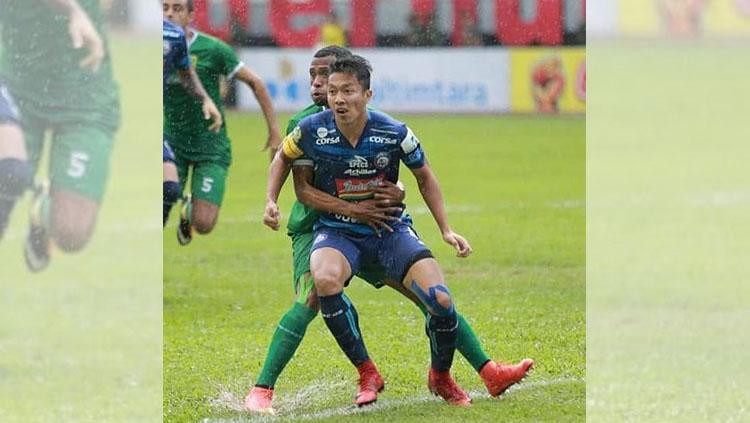 Dendi Santoso ditempel pemain persebaya