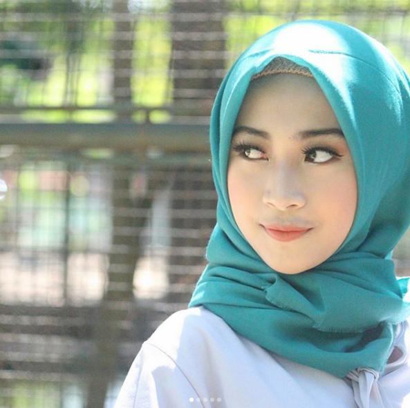 Alvira, WAGs cantik kekasih bek Persebaya Rachmat Irianto Copyright: Instagram/Alviraaa