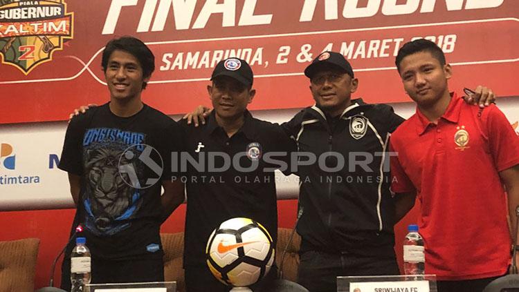 Konferensi pers Arema FC dan Sriwijaya FC. Copyright: INDOSPORT/Muhammad Effendi