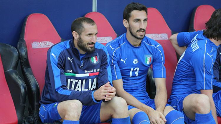 Davide Astori di Timnas Italia, bersama Leonardo Bonucci (kiri). Copyright: INDOSPORT