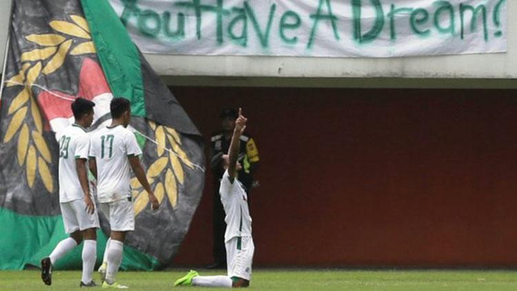 Pemain PSMS Medan melakukan selebrasi usai mencetak gol ke gawang PSS Sleman. Copyright: Tribun Jogja