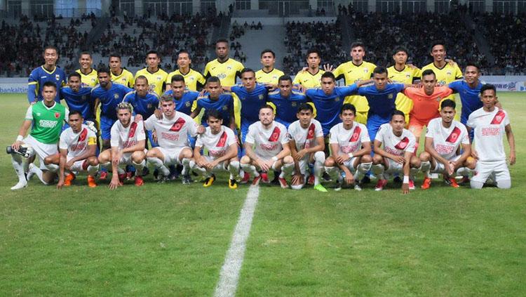 Para tim yang mengikuti Battle Of Borneo foto bersama. Copyright: Reno Firhad Rinaldi/INDOSPORT