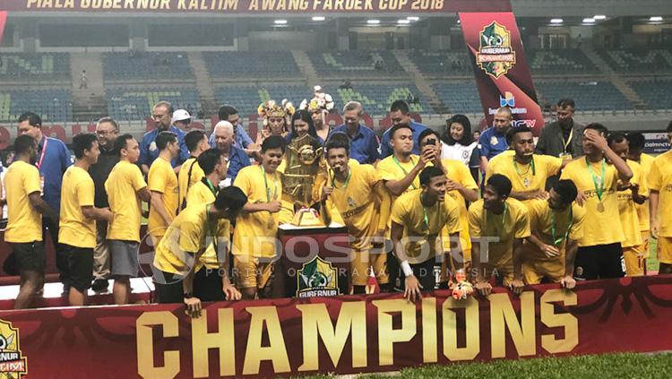 Selebrasi Sriwjaya FC usai berhasil menjuarain Piala Gubernur KAltim 2018. Copyright: Muhammad Effendi./INDOSPORT