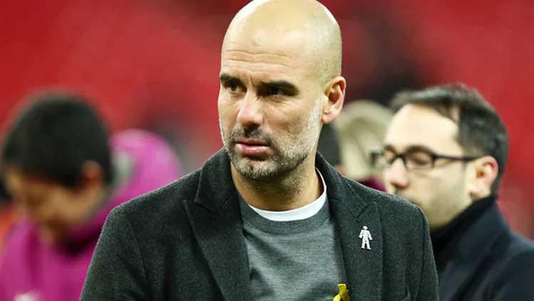 Pep Guardiola masih kenakan pita kuning Copyright: The Guardian