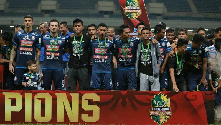 Skuat Arema FC saat penyerahan gelar runner-up Piala Gubernur Kaltim Copyright: instagram.com/aremafcofficial
