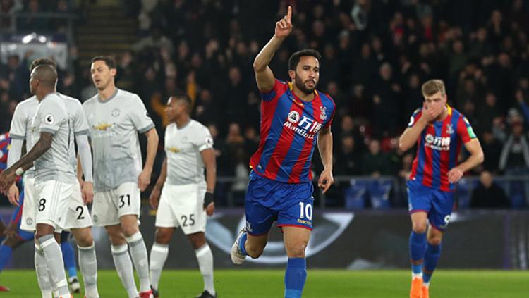 Andros Townsend membuat pemain Man United tertunduk lesu setelah menjebol gawang David de Gea.