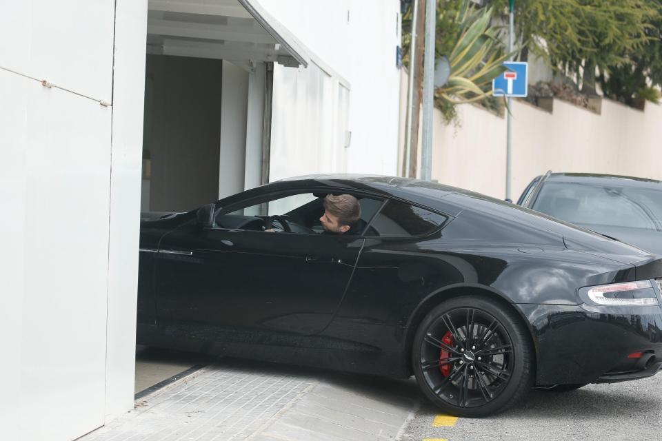 Gerard Pique pamer mobil mewah ketika hendak berangkat latihan bersama Barcelona Copyright: The Sun