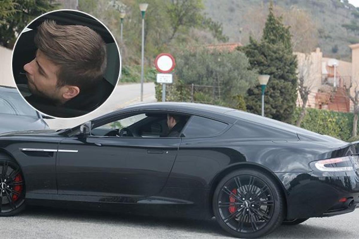 Hanya Pergi Latihan Pique Pakai Mobil Rp26 Miliar INDOSPORT Hanya Pergi Latihan Pique Pakai Mobil Rp26 Miliar INDOSPORT