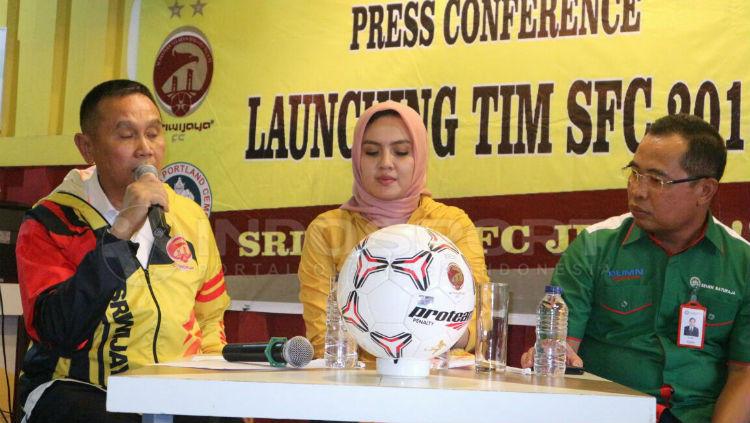 Ucok Hidayat saat launching tim Sriwijaya FC