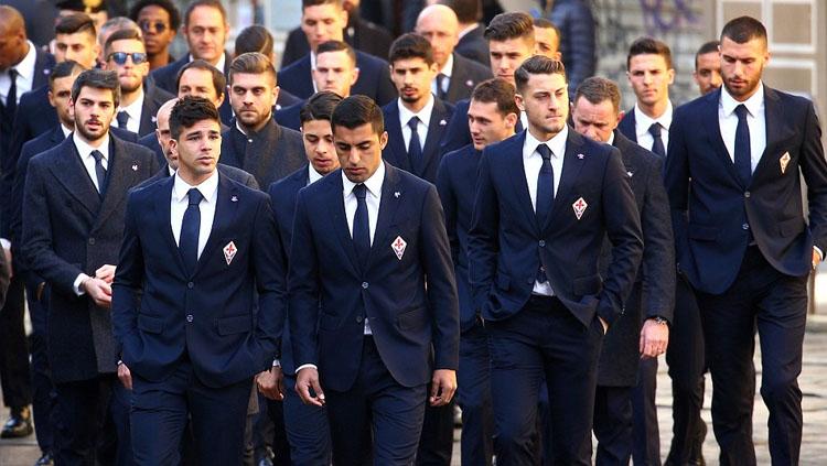 Seluruh pemain Fiorentina menghadiri pemakaman kapten mereka, Davide Astori. Copyright: Reuters.