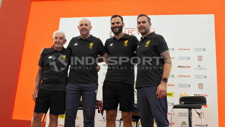Legenda Liverpool FC, Gary McAllister, Roy Evans, Patrik Berger, dan Jason McAteer foto bersama setelah press conference LFC World.